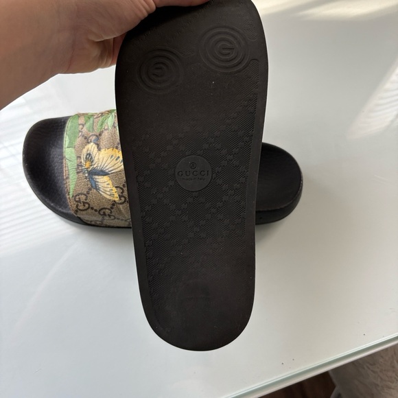 Gucci Black and Multicolor Floral Sandals - Picture 4 of 4